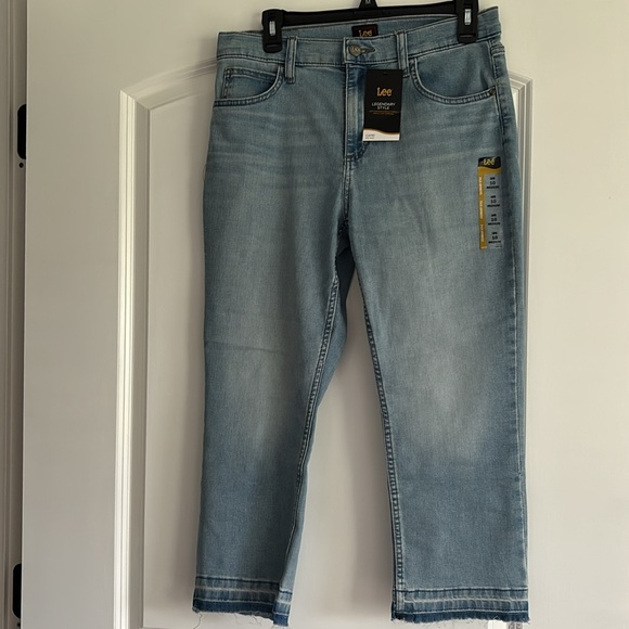 NWT Lee womens mid rise Legendary Capri Jean - Picture 7 of 9